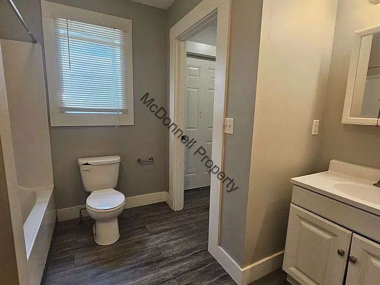 1220 W 5th St — Photo 6
