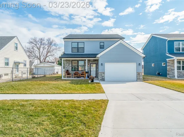 25800 Groveland St, Roseville, MI 48066