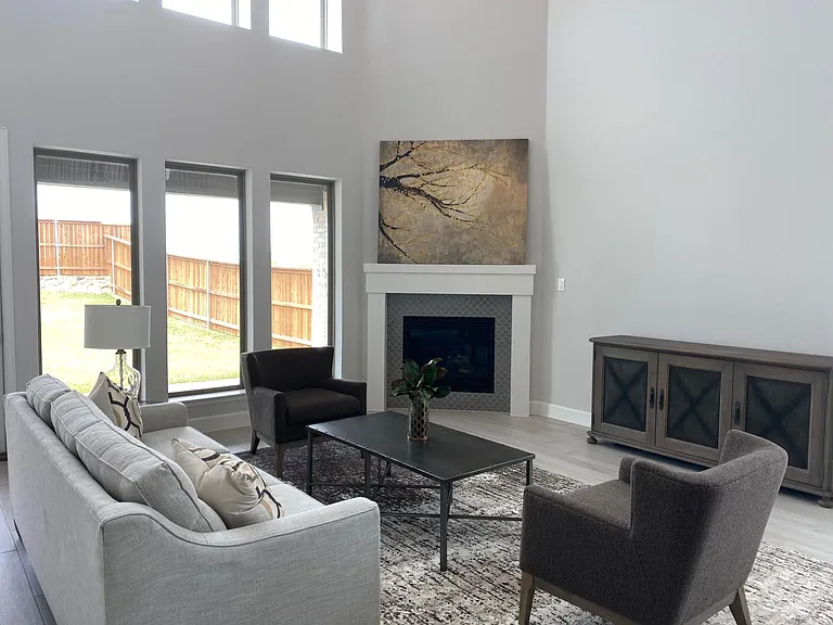 1702 Swayback Ln — Photo 3