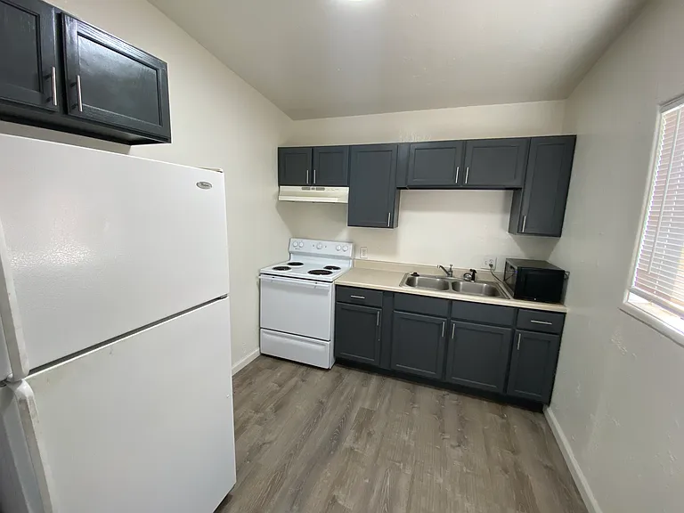 1132 S Farragut St — Photo 5