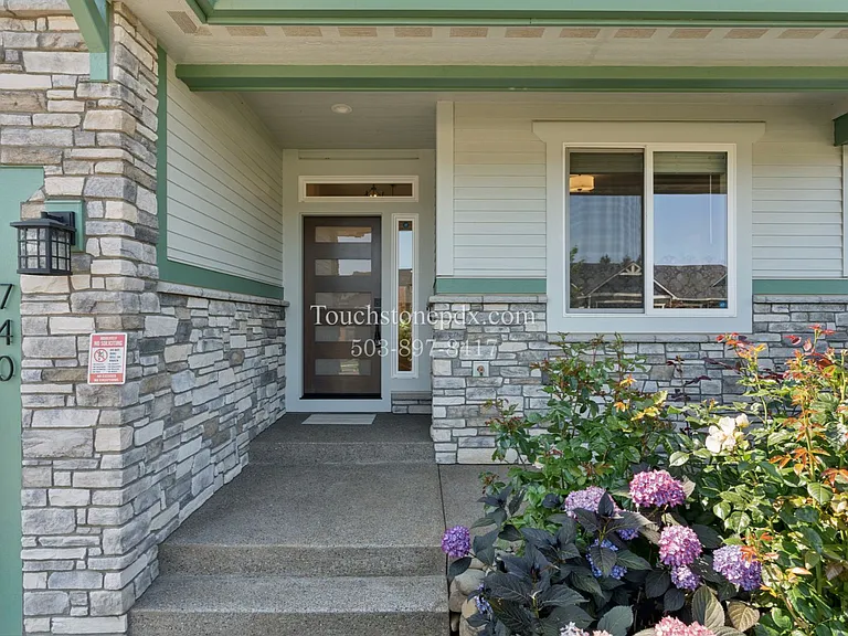 740 Jordan Elizabeth Ave SE — Photo 8