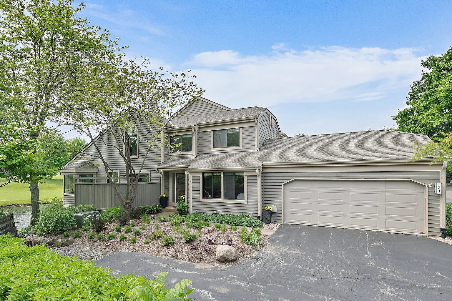 501 White Oak Ln photo 1