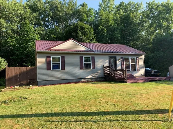 14 Sunnyfield Dr, Cortland, NY 13045