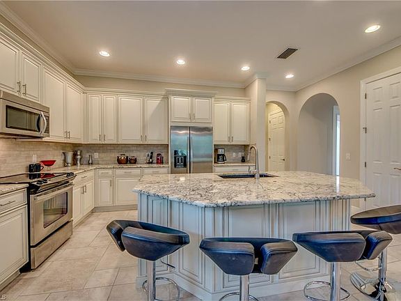 3rd image of 10530 Azzurra Dr