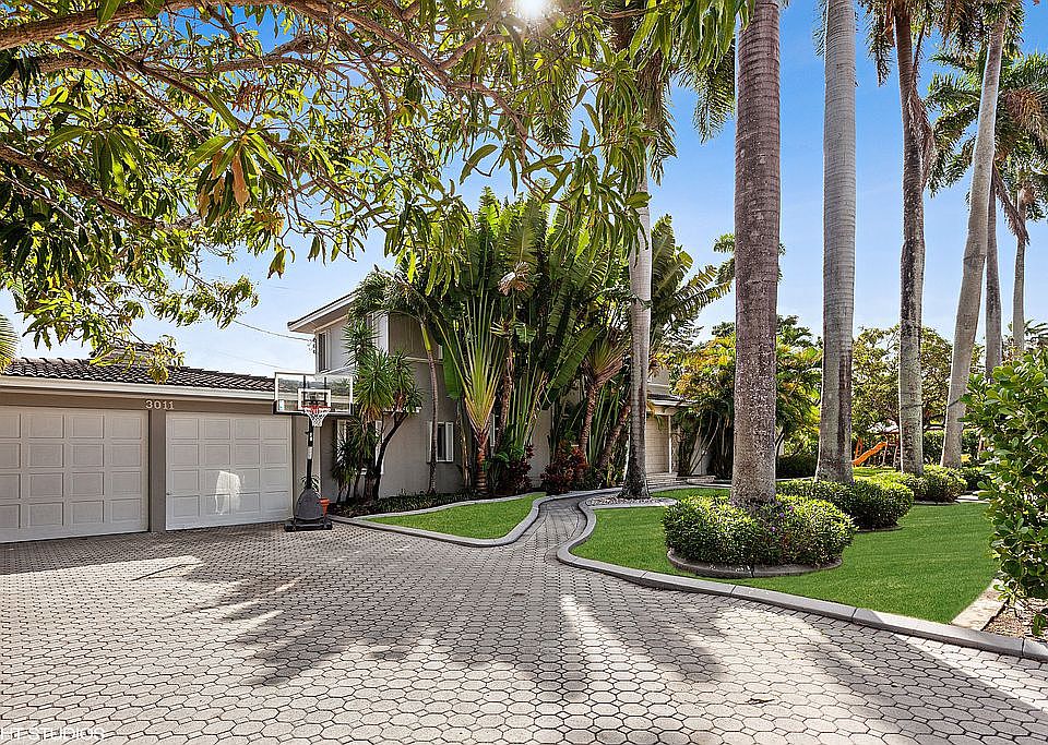 1st image of 3011 Royal Palm Ave