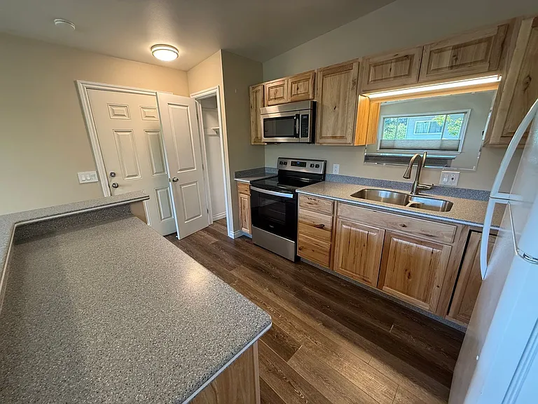 3907 Carolina Dr — Photo 7