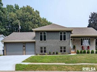 1108 36th Street Ct, Moline, IL 61265