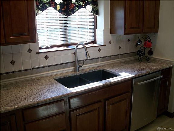 4th image of 2085 Old Falls Dr