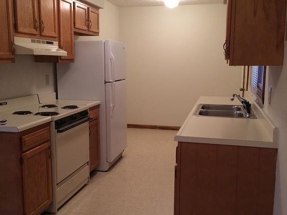 2nd image of 605 Pine Ln