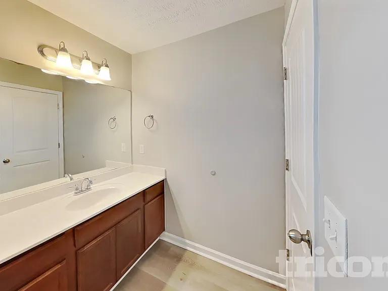 1107 Selous Dr — Photo 17