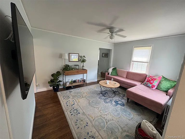 16 Raymond St — Photo 3