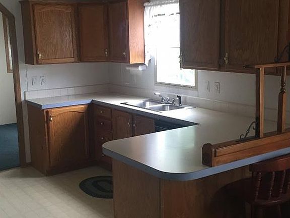 2nd image of 620 Crest Ln