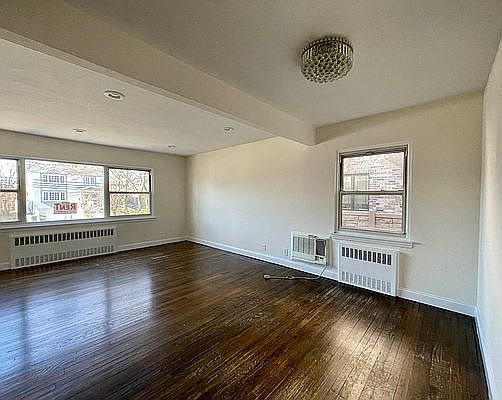 3rd image of 61-17 Cloverdale Blvd #1