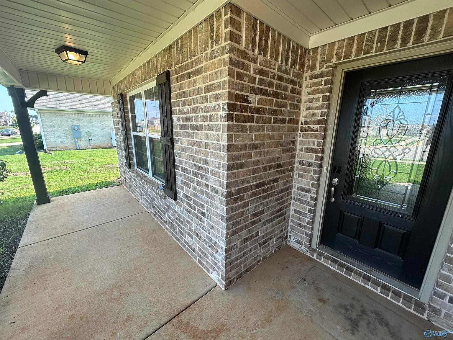 4 bed, 2.0 bath, 2515 sqft, $2,050 — Photo 2