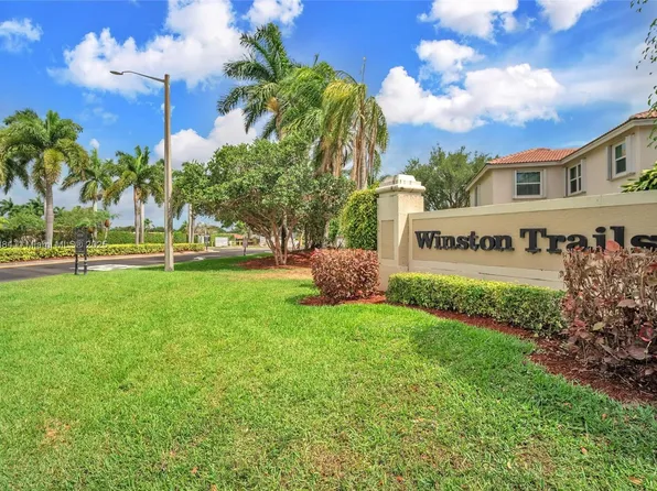 6684 Brookhurst Cir, Lake Worth, FL 33463