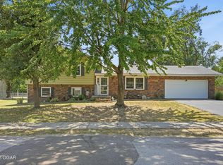 1028 Southern Hills Ave, Carthage, MO 64836