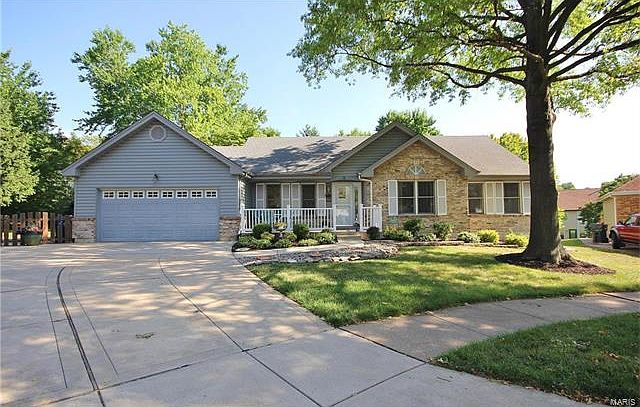 1st image of 9 Beaujolais Dr