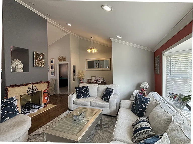 1369 Peach Pl — Photo 5
