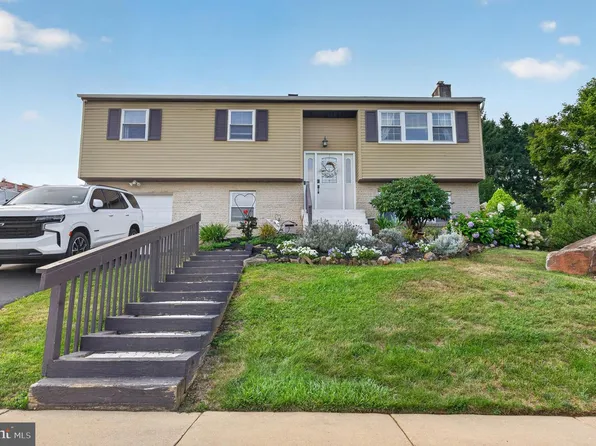 2 Cathy Ln, Aston, PA 19014