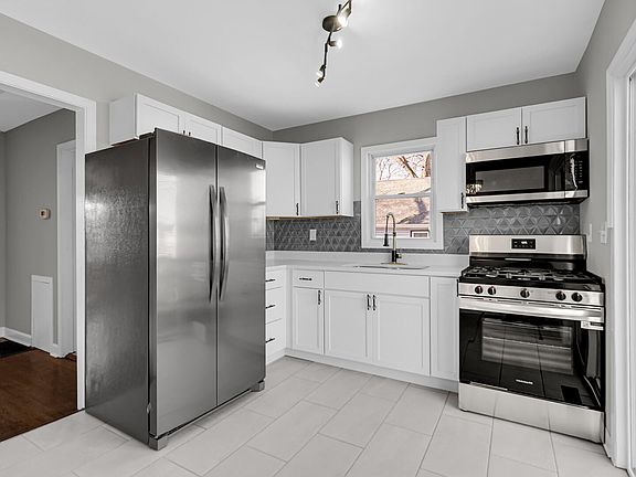 5th image of 6139 Marshall Ave