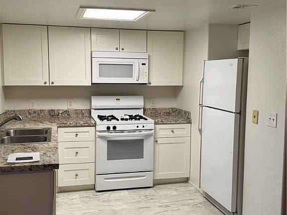 2nd image of 1447 Hialeah Dr APT B