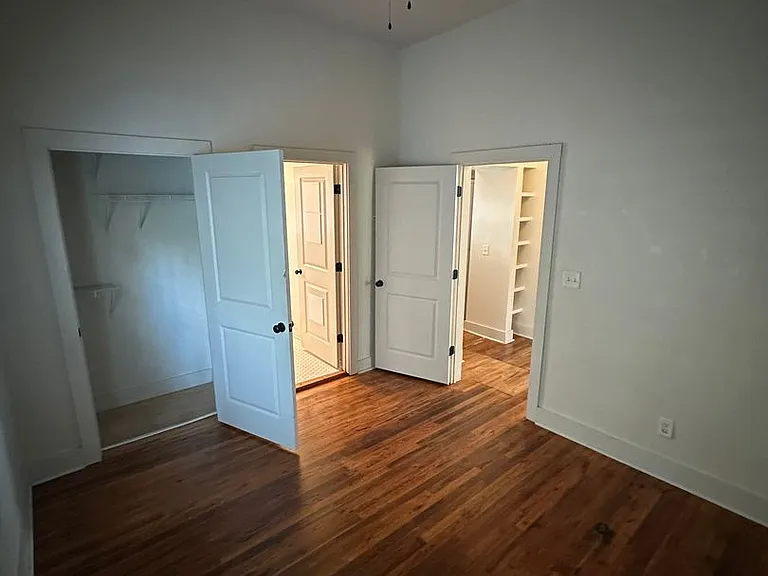 614 E Henry St — Photo 26