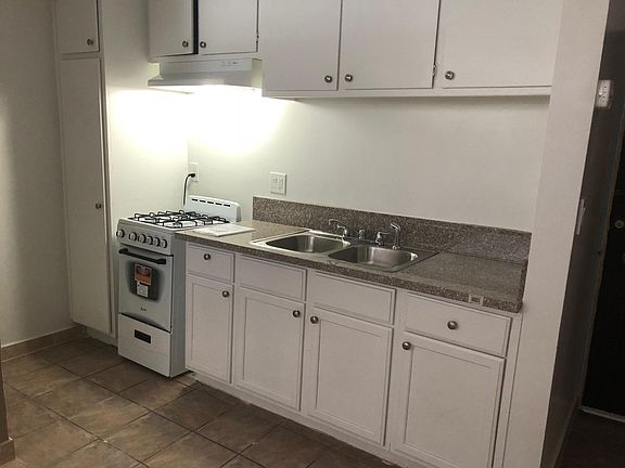 3rd image of 15835 Vanowen St APT 212
