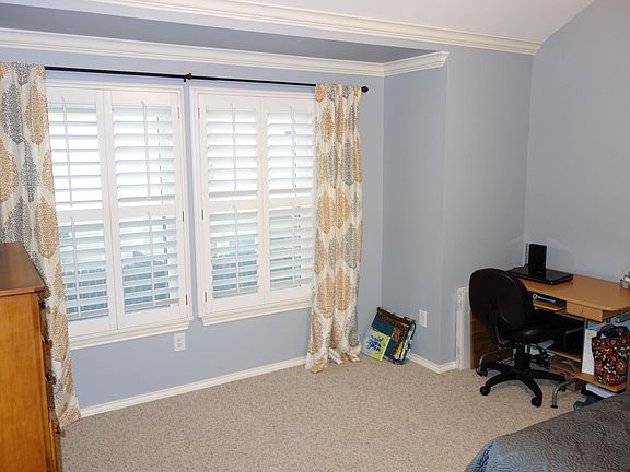 4th image of 914 Memorial Heights Dr