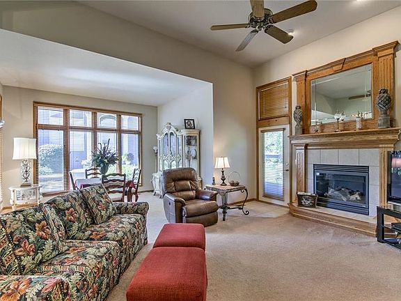 Open and bright living room into the dining room