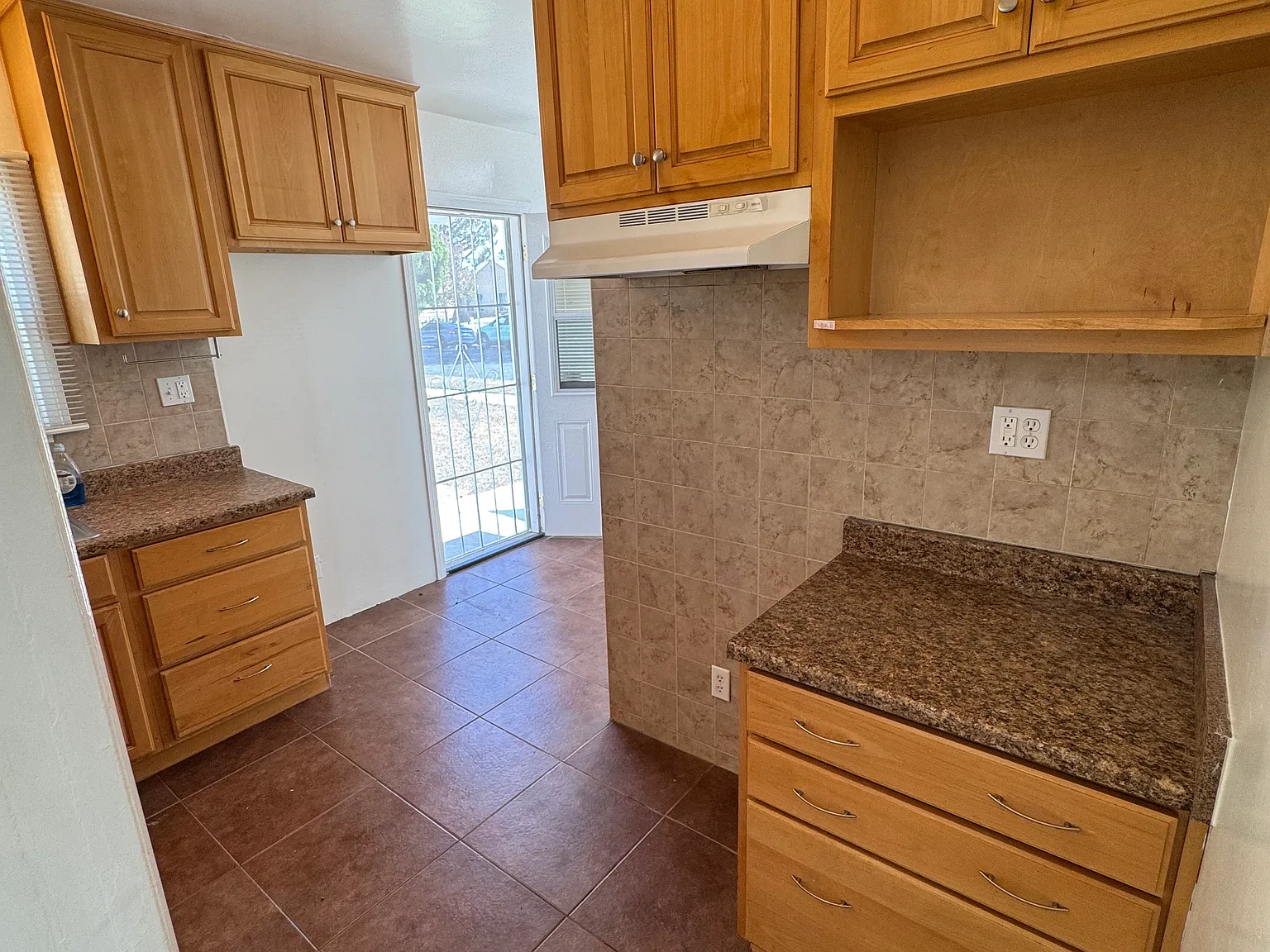 2 bed, 800 sqft, $2,775 — Photo 4