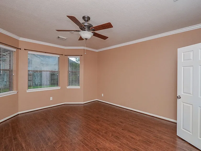 4019 Jade Cove Ln — Photo 10