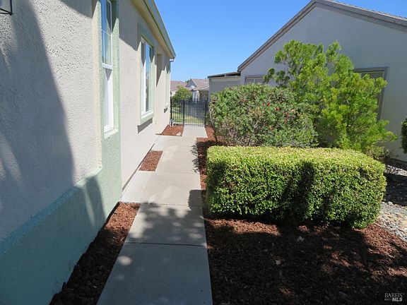 3rd image of 761 Pinehurst Dr