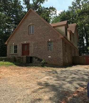 3rd image of 350 Oakridge Dr
