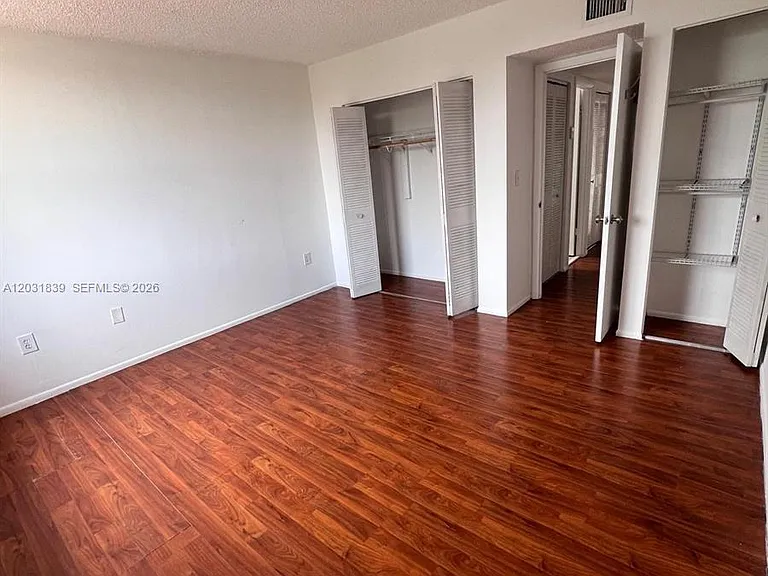 1074 W 38th St #32 — Photo 16