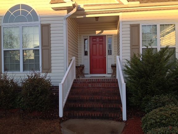 House has been pressure washed, gutters cleared and is move-