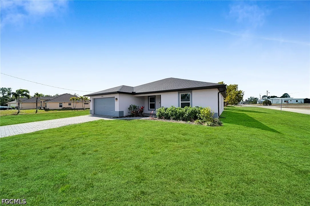 4 bed, 2.0 bath, 1630 sqft, $2,100 — Photo 3
