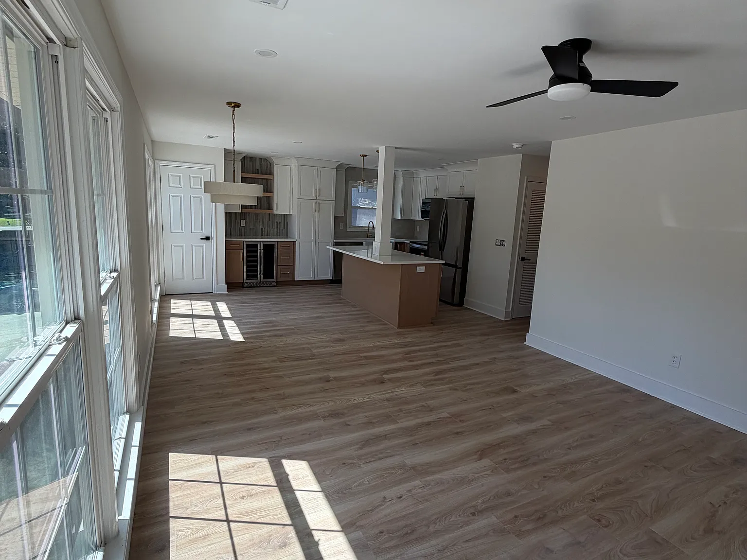 3 bed, 1250 sqft, $3,000 — Photo 2