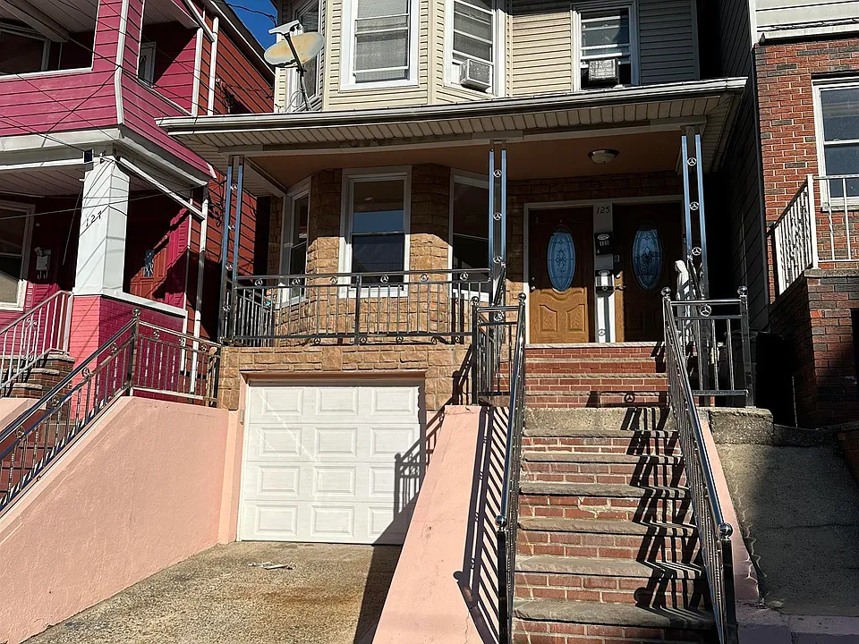 125 W 28th St #1