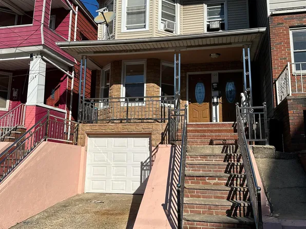 125 W 28th St #1, Bayonne, NJ 07002