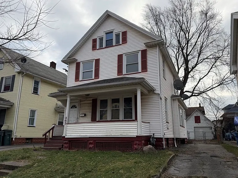 207 Lux St — Photo 1