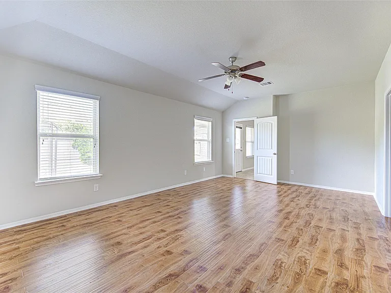 29222 Dunns Creek Ct — Photo 15