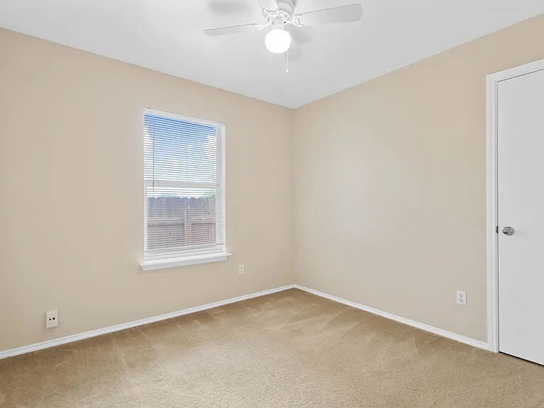 8304 Heights Valley — Photo 15
