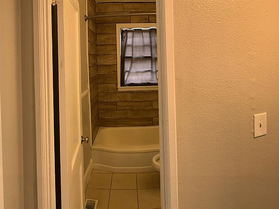 5th image of 45 Lakeside Dr