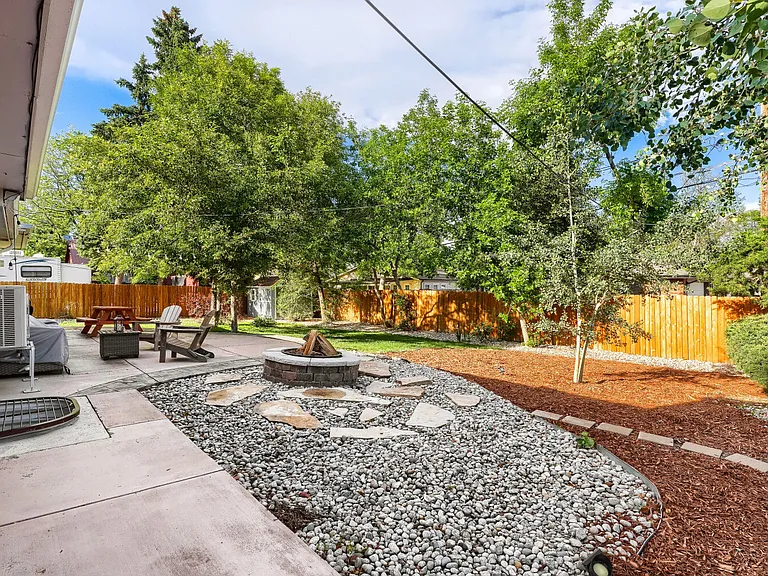 2020 Newcombe St — Photo 26