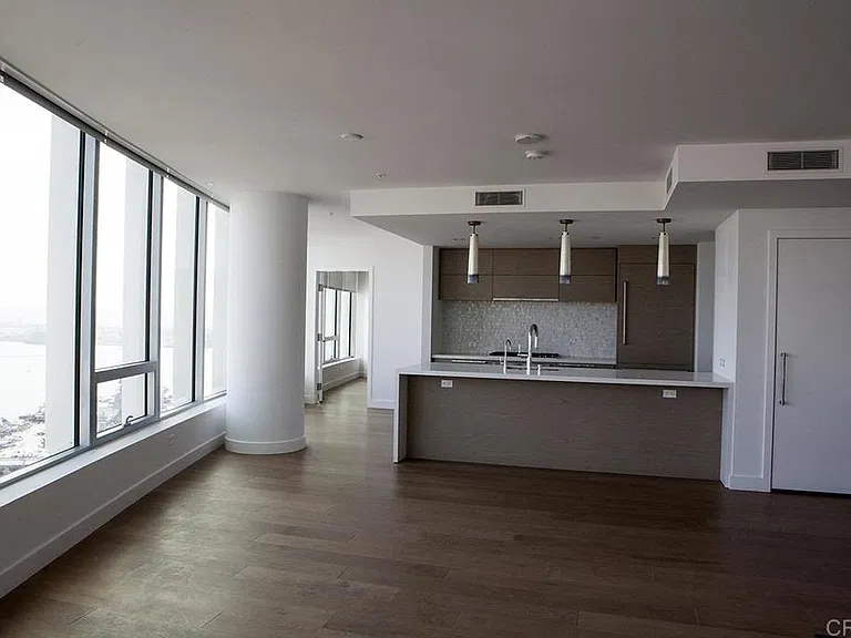 888 W E St — Photo 7