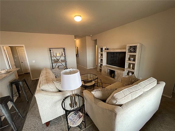 4th image of 895 Sparrow Cir