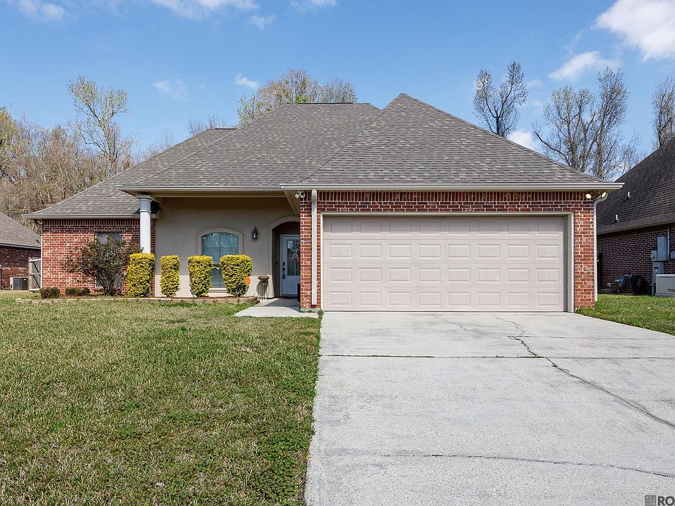 1st image of 39138 Balmoral Dr