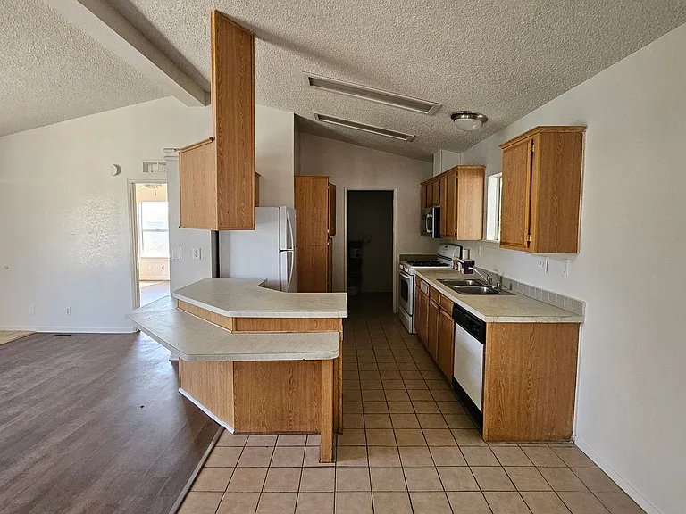 21761 Wisteria St — Photo 4