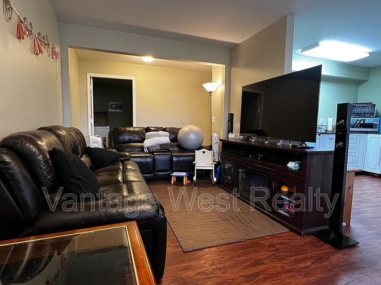 1560B Glenmore Rd N — Photo 6