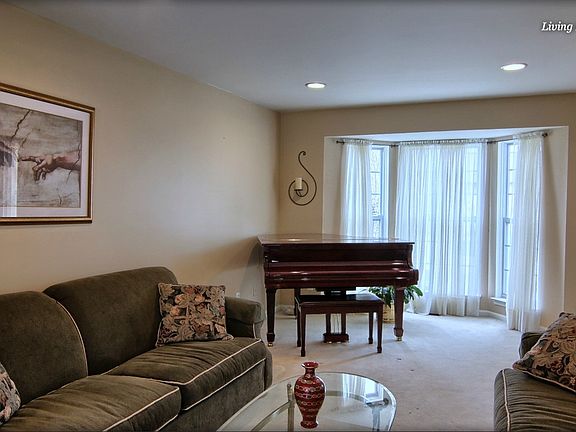 4th image of 6035 Petros Dr
